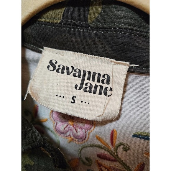 Savanna Jane Camo Jackets S. Floral Embroidery. - Picture 9 of 9